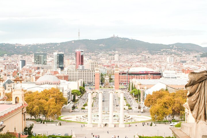 Barcelona all included: Sagrada, Park Güell, Montjuic & Gothic