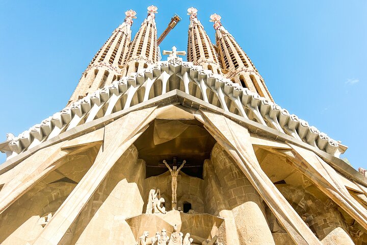 Park Guell and Sagrada Familia Tour with Skip the Line Tickets