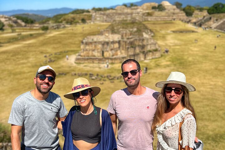 Private Tour: Monte Albán, Hierve el Agua, Teotitlán and Mezcal