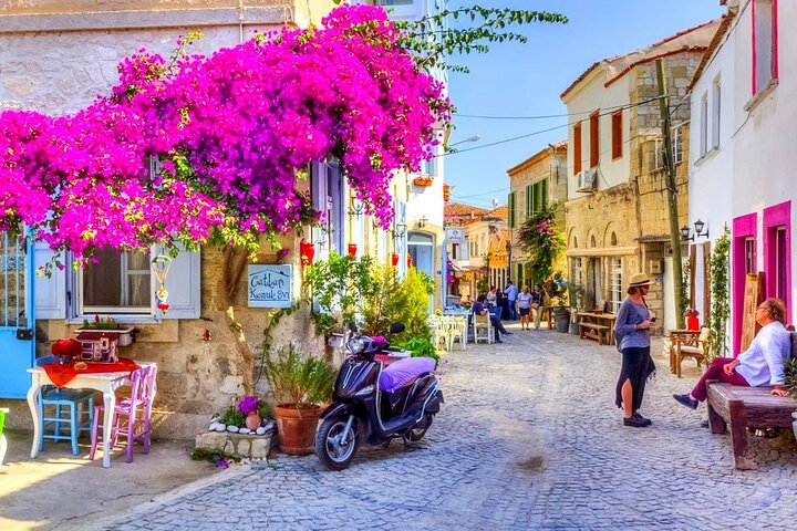Alaçatı & Çeşme Chill Tour: Vibes, Streets & Snapshots