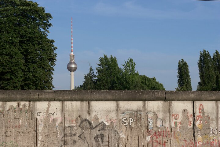 Berlin's Best: 2 Hour Walking Tour Third Reich and the Cold War