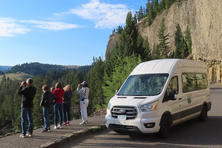 Upper Loop Tour and Lamar Valley from West Yellowstone with Lunch