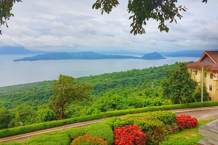 Discover Tagaytay's Countryside: Half-Day Sightseeing Tour
