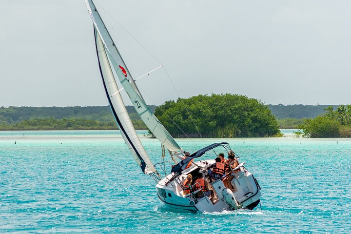 Sailing Tour through the Lagoon of the 7 Colors