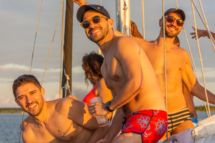 Sailing Tour through the Lagoon of the 7 Colors