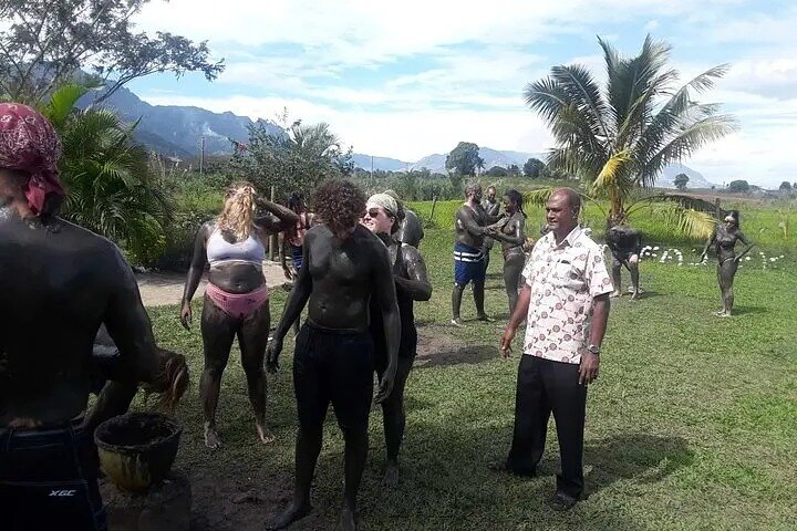 16 Lines Zipline, Cave and Mud Spa Combo Tour with Lunch in Fiji