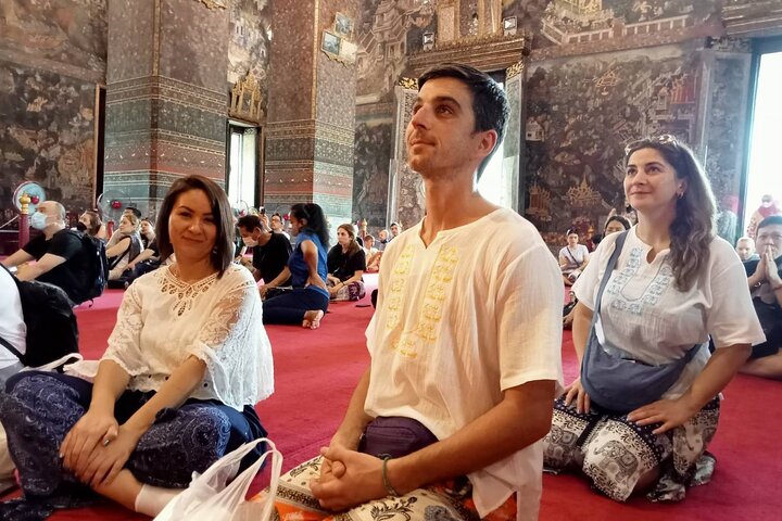 Grand Palace & Temples of Bangkok with experienced guide