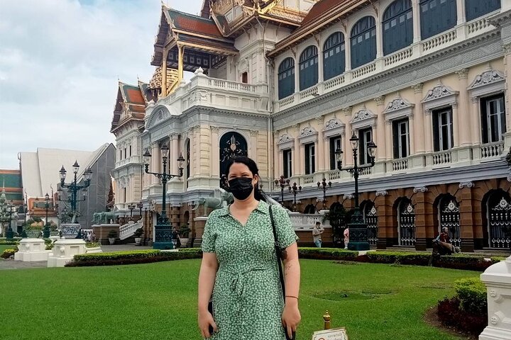 Grand Palace & Temples of Bangkok with experienced guide