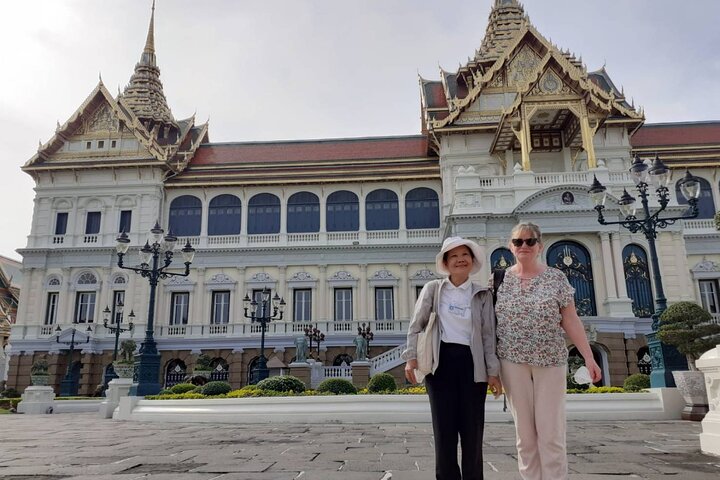 Grand Palace & Temples of Bangkok with experienced guide