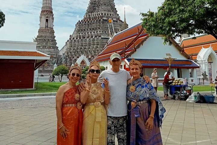 Grand Palace & Temples of Bangkok with experienced guide