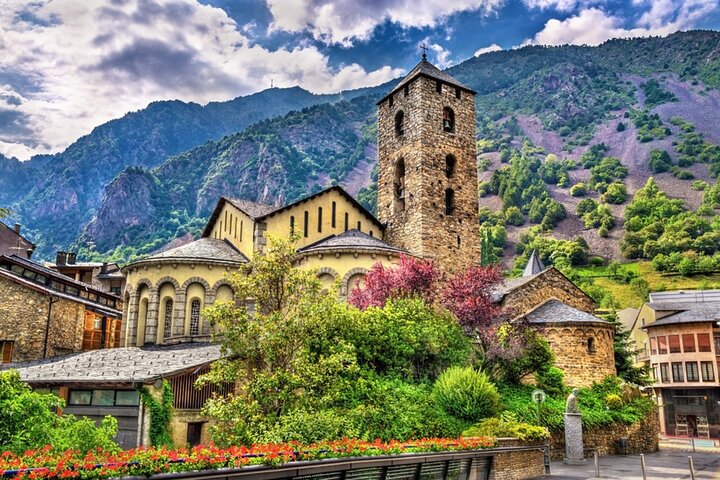 Private Romantic Walking Tour in Andorra la Vella