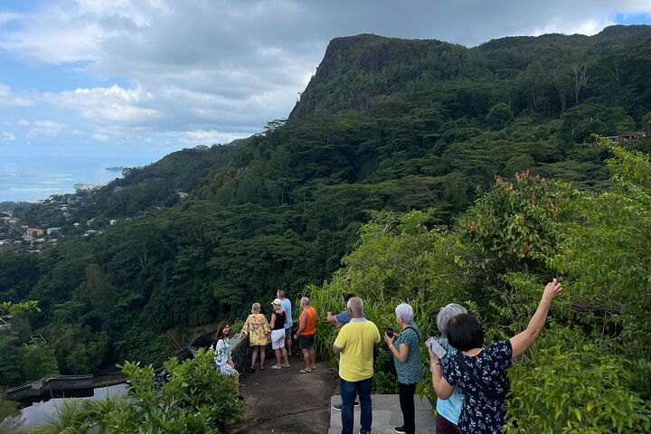 Seychelles Island Tour (PRIVATE 4 hours or 8 Hours)