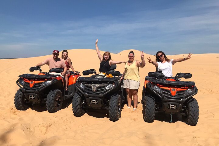 5-Hour Sunrise or Sunset Jeep Tour from Mui Ne