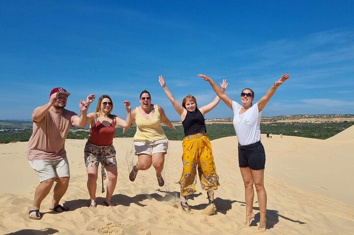 5-Hour Sunrise or Sunset Jeep Tour from Mui Ne