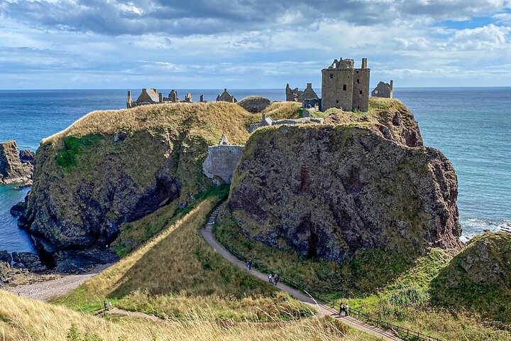 Aberdeen Private Half Day Tour: Dunnottar, Crathes Castles +more