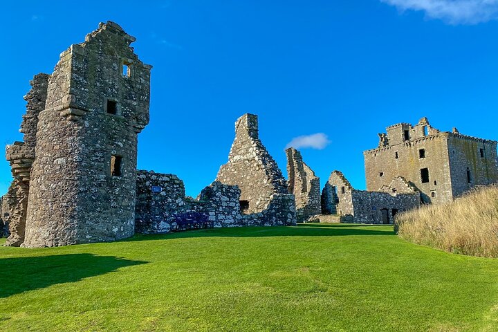 Aberdeen Private Half Day Tour: Dunnottar, Crathes Castles +more