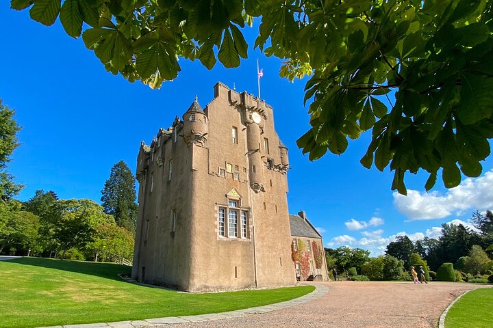 Aberdeen Private Half Day Tour: Dunnottar, Crathes Castles +more