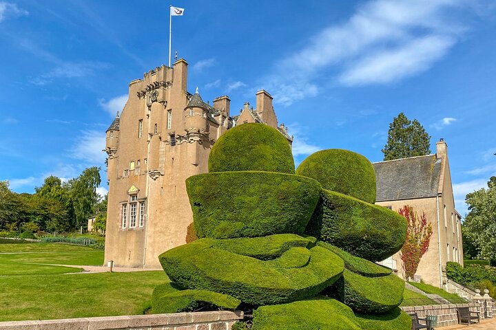 Aberdeen Private Half Day Tour: Dunnottar, Crathes Castles +more