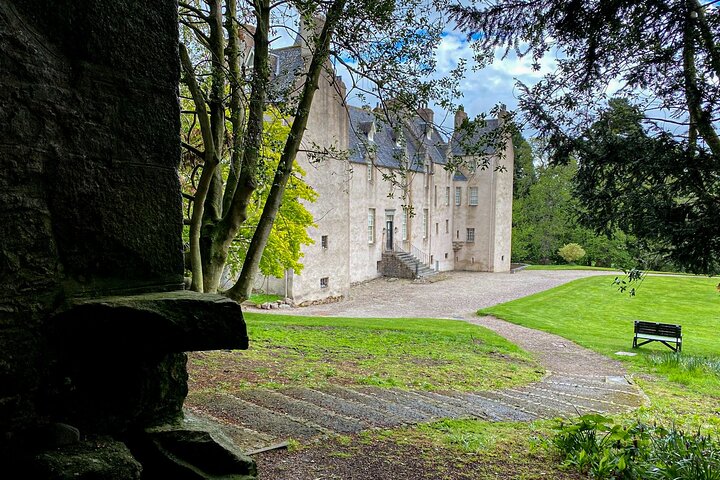 Aberdeen Private Half Day Tour: Dunnottar, Crathes Castles +more