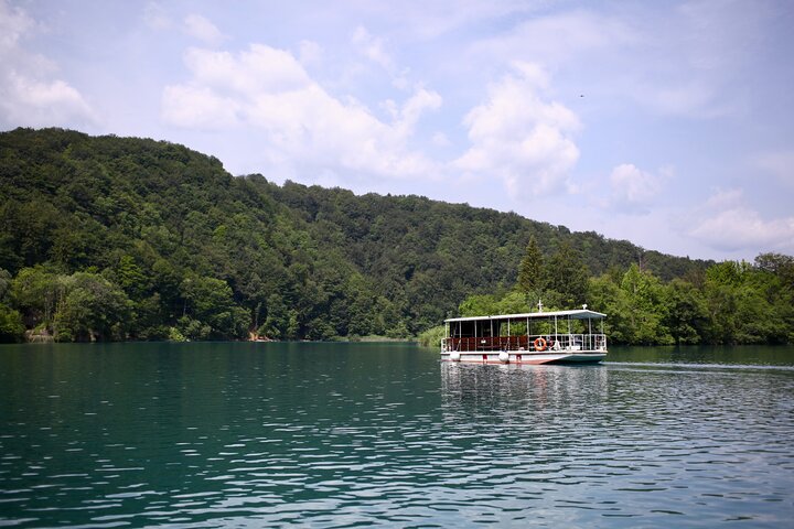 From Zadar: Plitvice Lakes Guided Day Tour with Tickets
