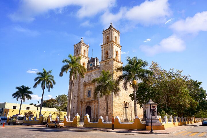 Chichen Itza from Merida with cenote, Izamal and Mayan cuisine