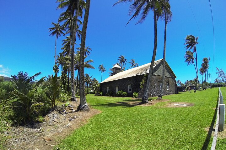 Road to Hana Rainforest, Black Sand Beach, Waterfalls & Lunch