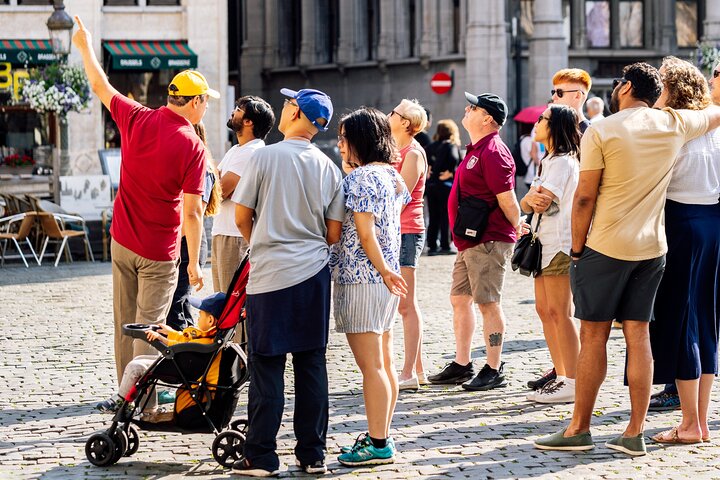 Brussels: Historical Walking Tour with Chocolate & Waffle Tasting