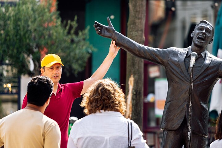Brussels: Historical Walking Tour with Chocolate & Waffle Tasting