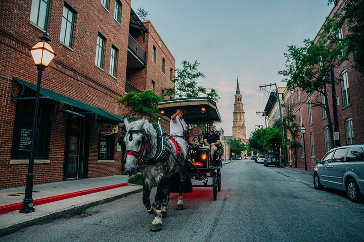 Haunted Evening Horse and Carriage Tour of Charleston
