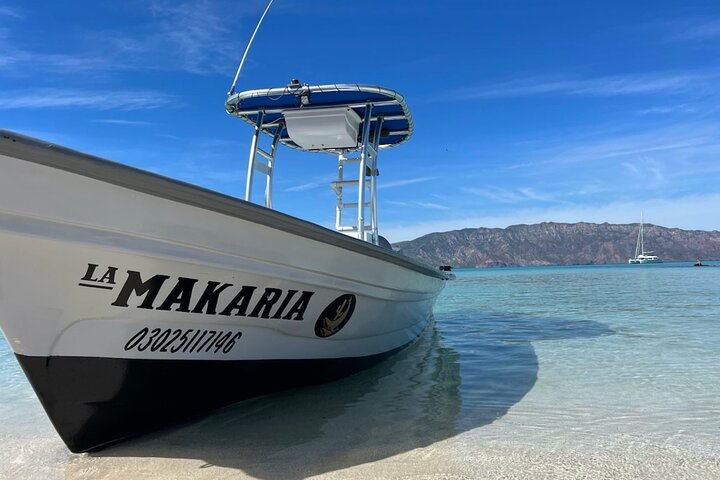 Island Tour with Snorkeling and Picnic
