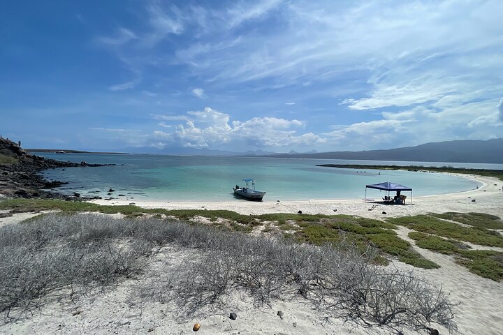 Island Tour with Snorkeling and Picnic