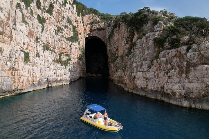 Vlore Private Boat Tour to Haxhi Ali Cave & Karaburun Beach
