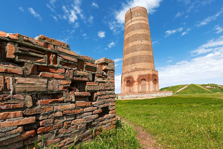 2-Day Issyk Kul Small Group Tour with Yurt Stay and Eagle Show
