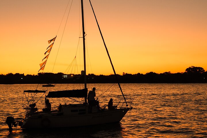 "SAILING TOUR: Tango and Choripan (typical Argentine food)