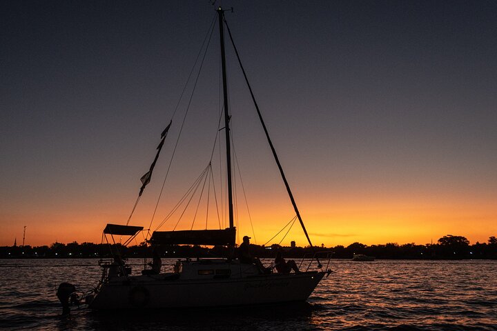 "SAILING TOUR: Tango and Choripan (typical Argentine food)