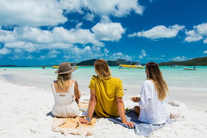 Ocean Rafting: Whitehaven Beach, Snorkelling & Hill Inlet Lookout