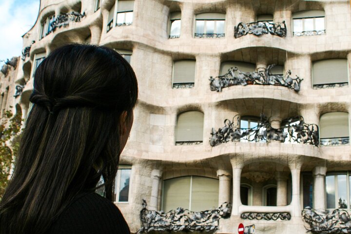 Barcelona all included: Sagrada, Park Güell, Montjuic & Gothic