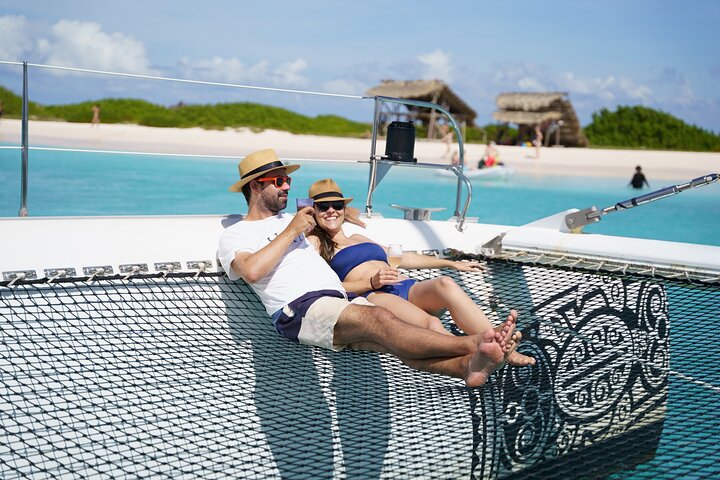 Klein Curacao Day Trip with Premium Open Bar and BBQ-Lunch