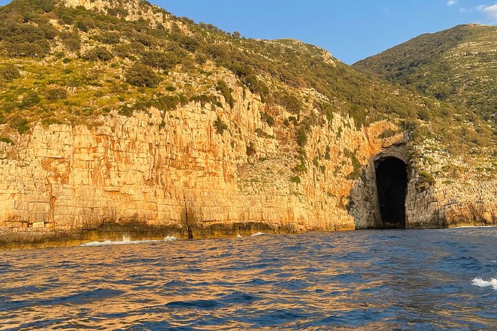 Vlore Speedboat Tour to Haxhi Ali Cave