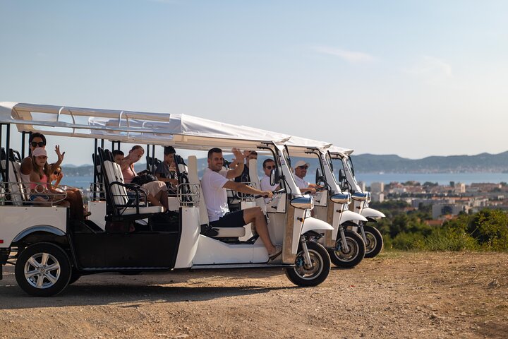 Zadar: City and Wine Tour in Zadar with Eco Tuk Tuk