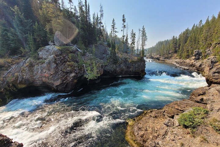 Full-Day Guided Yellowstone Day Tour