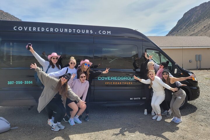 Full-Day Guided Yellowstone Day Tour