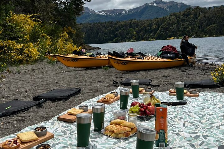 Guided Half Day Kayak Tour with Picnic in Villa la Angostura