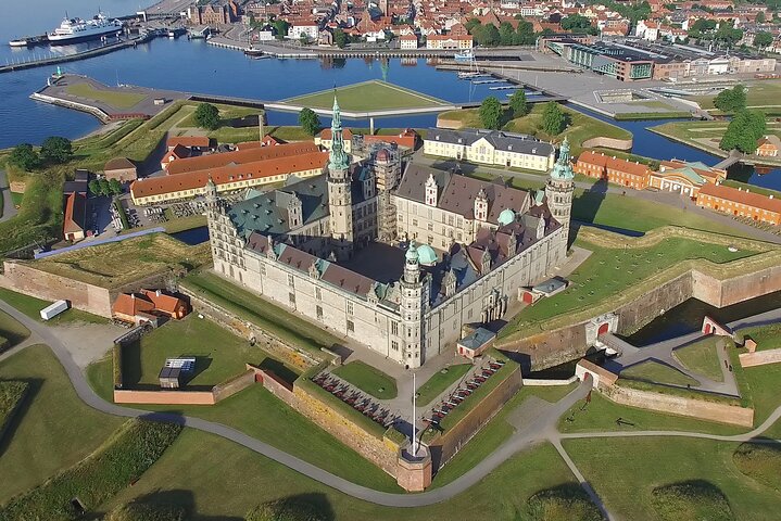 Private Romantic Walking Tour in Helsingør Historic Heritage