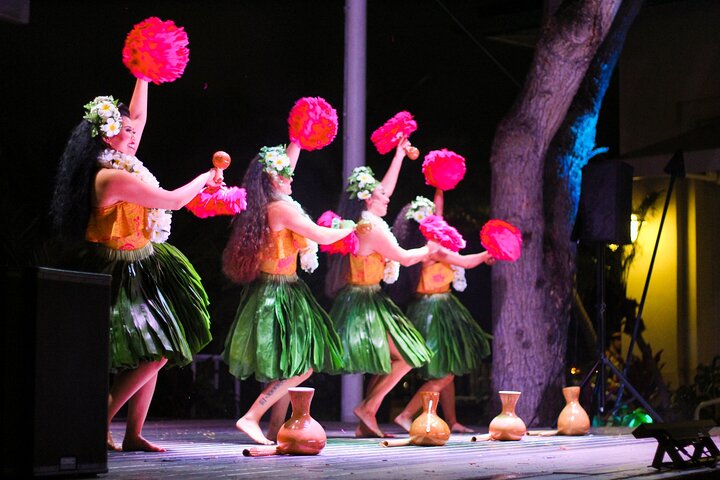 Oahu: Ka Moana Lūʻau at Aloha Tower – Oceanfront Luau Show