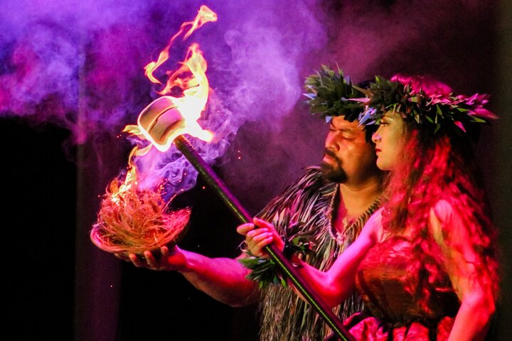 Oahu: Ka Moana Lūʻau at Aloha Tower – Oceanfront Luau Show