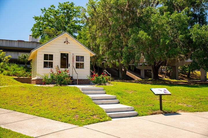 Tallahassee Tranquility: A Scenic Private Walking Tour