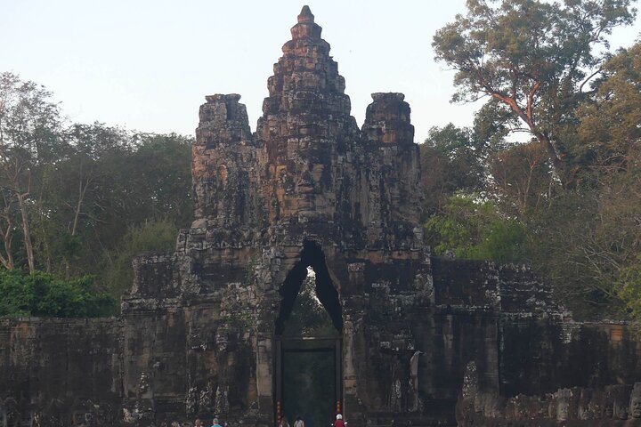 Two Days Angkor Wat Park-Beng Mealea and Kampong Phluk Village