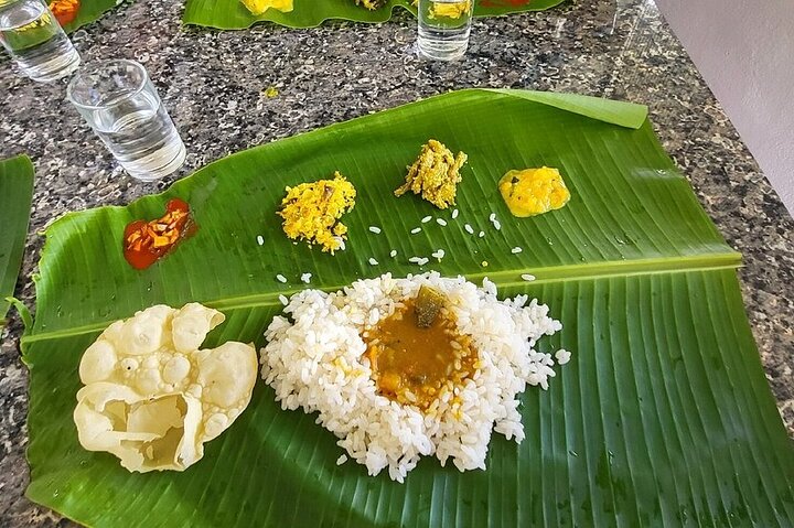 Cochin: Backwater Village Eco Boat Cruise with Lunch