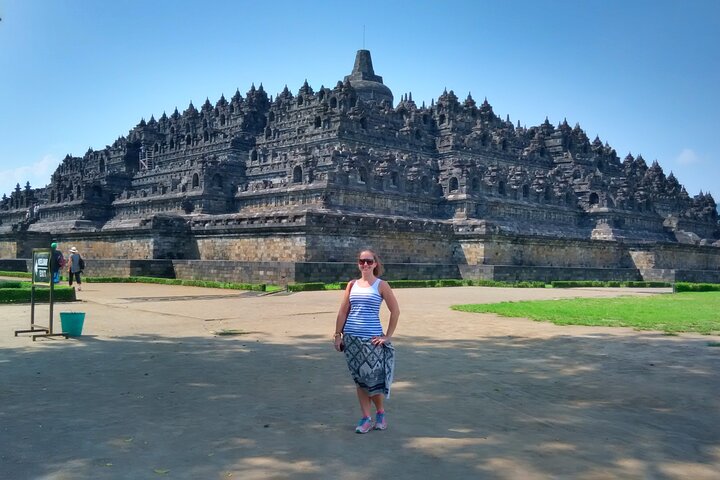 Yogyakarta: Borobudur Climb Up and Prambanan Temple Private Tour
